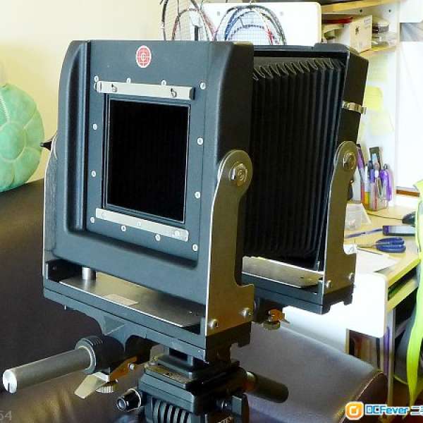 A Calumet 4x5 view camera 連 FUJI 210mm f5.6鏡頭、5個4x5片夾