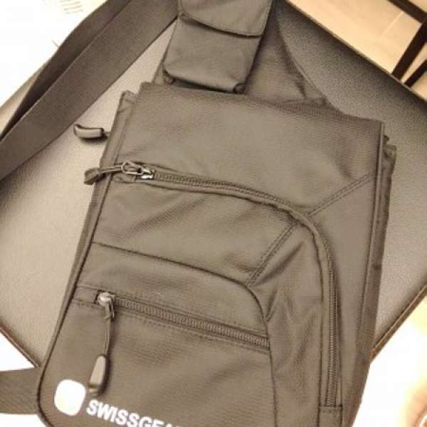 95% 新 男裝 袋 背包 行山袋 可放ipad mini 平板電腦