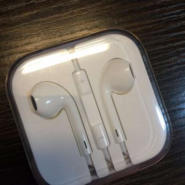 全新未開封 Apple EarPods 配備遙控及咪高峰 線身印有code