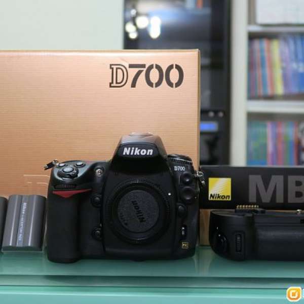 Nikon D700 + MB-D10直倒 + 16GB card + 原廠後備電