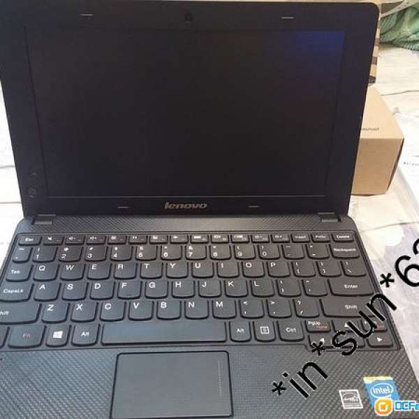 95% Lenovo E10-30 Notebook (有2條暗花痕)