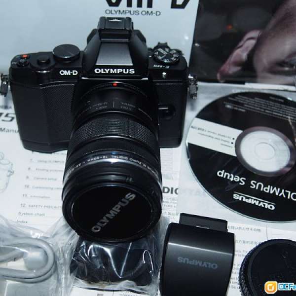 95%新五軸防震 Olympus OMD EM5+12-50mm kit lens 連專用金屬 L架 快拆板手柄，行貨...
