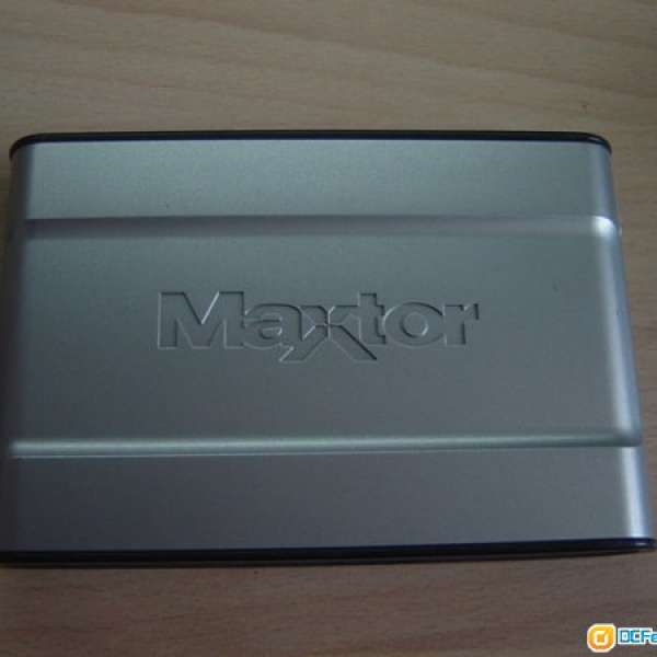 小用 MAXTOR 100G portable HD,只售HK$100(不議價)