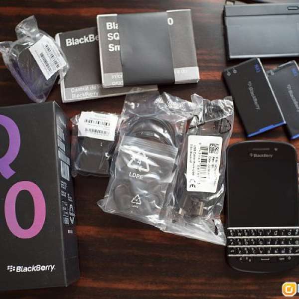 Blackberry Q10 black 95% new w/extra battery