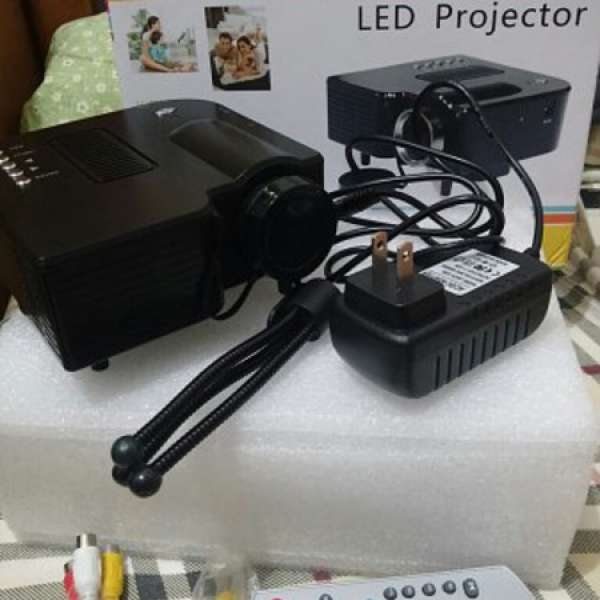 9成幾新 mini led projector，平試投影機首選