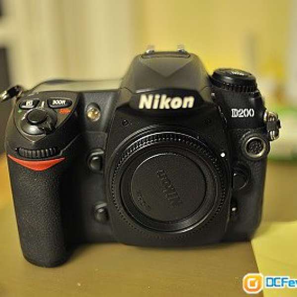 Nikon D200 + MB-D200