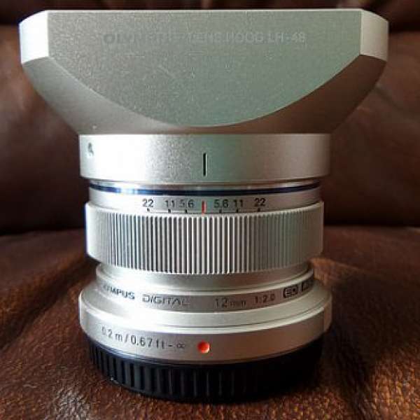 Olympus 12mm f/2.0 連 LH-48 原廠遮光罩