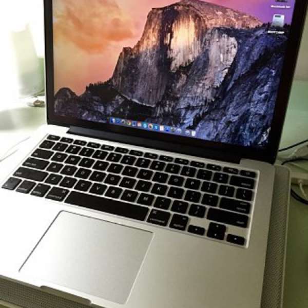 2015年最新 Macbook Pro 13“ 中階版配置 256GB HD 另額外升級至16GB Ram