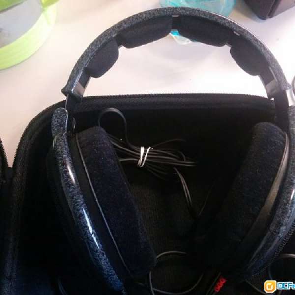 Sennheiser HD600 with hard case