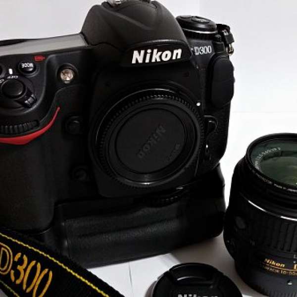 Nikon D300 with MD10 + AFS Dx VRII 18-55G