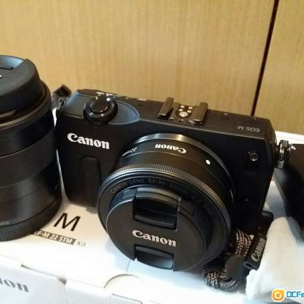 行貨 Canon EOS M 雙鏡套裝+閃光燈+原裝啡色相機套連帶＋豐澤安心保至2016年6月