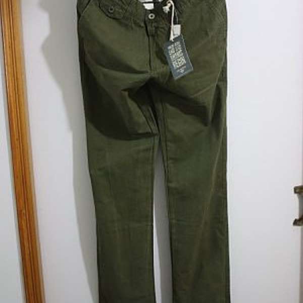 100% new & real Dockers Alpha Collection 長褲 2條(卡其and軍綠 )
