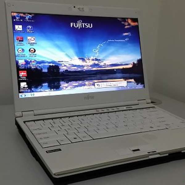 Fujitsu 14" notebook SH560 / i3-M350 / 4G RAM / 90% new 日本製造