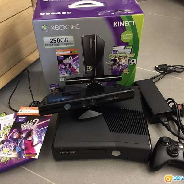 Xbox 360 Slim + Kinect + Bundled games