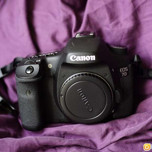 Canon 7D + BG-E7 Full Box