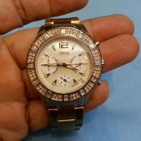 新淨 TITUS 鐵達時 六針 計時 閃石 夜光 日曆 手錶,只售HK$300(不議價)原16xx