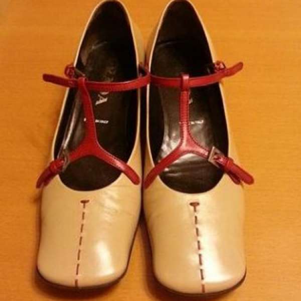 Prada 平底鞋 米黃色 紅色 黑色 名牌 (價錢可議 清貨平賣)