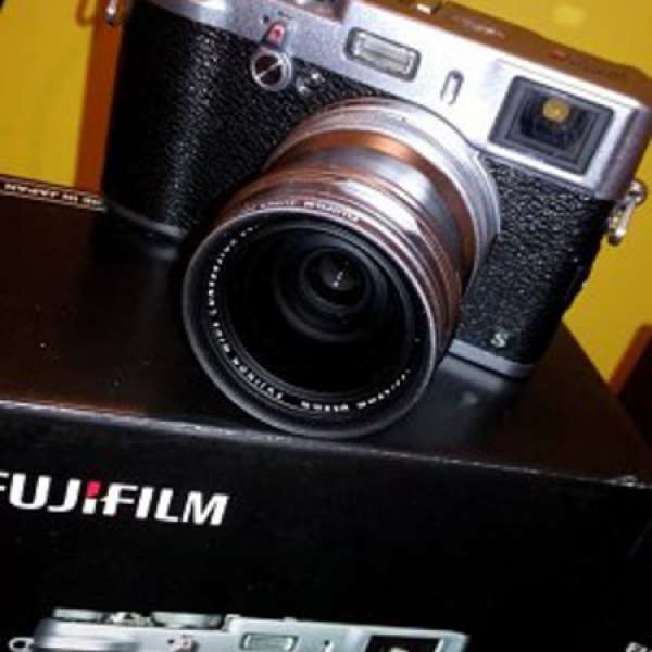 Fujifilm X100S 銀色 35 mmF2.0