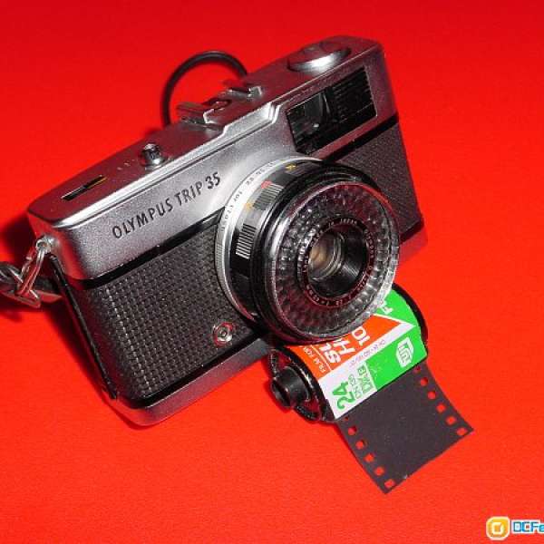 永遠不用電池的古典相机 -- Olympus trip 35 film camera **$300**