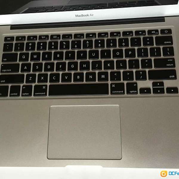 Macbook air 13 2014 1.3 i5 4GB ram 256GB SSD