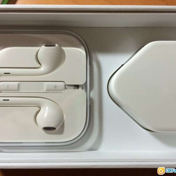 Apple earphone and USB