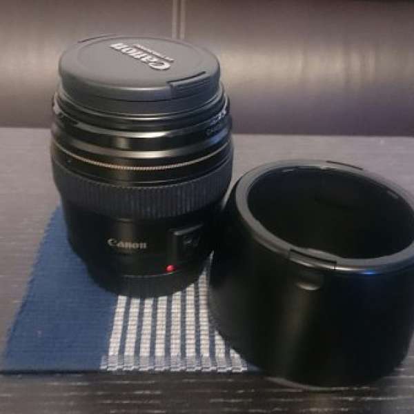 Canon EF 85mm f/1.8 USM 連原廠遮光罩