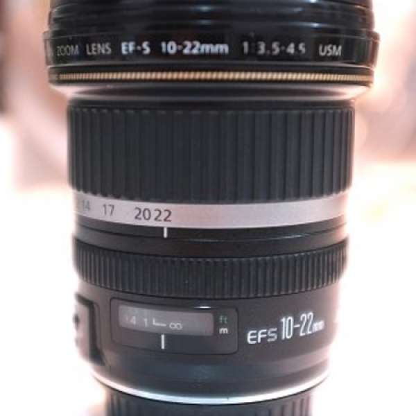 Canon EF-S 10-22mm f/3.5-4.5 USM + UV filter + 原廠 EW-83E 遮光罩