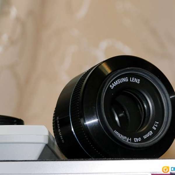 Samsung 45mm F1.8 大光圈定焦鏡