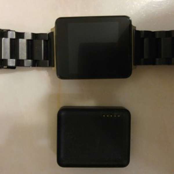 9成新 LG G Watch (W100) 白色 加 22MM黑鋼錶帶