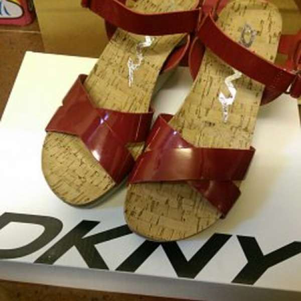 90%新 DKNY 紅色 船踭鞋 37 號鞋