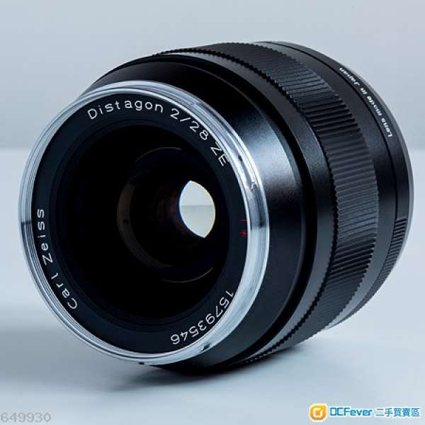 Zeiss 28mm f / 2.0 Distagon T * Lens with ZE Canon
