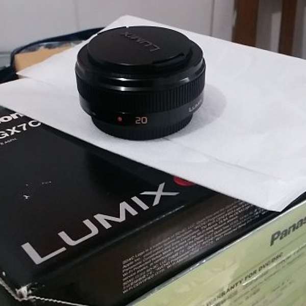 Panasonic LUMIX G 20mm / F1.7 II ASPH 二代目餅鏡，黑色。