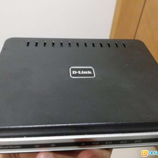 Router: DLink DIR-100 (wired only, no wireless. LAN: 10/100)