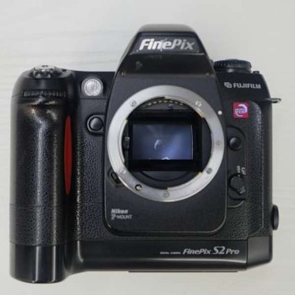出售已壞 Fujifilm S2pro 單鏡反光機 ( 另有S2pro 用之直倒Nikon MB-16 及Manfrotto...