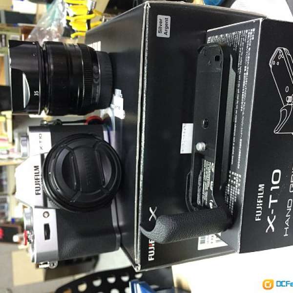 Fujifilm x-t10 silver body送原廠grip + 18mm f2 + 35mm f1.4