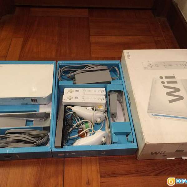 Wii 遊戲機 (日版已改機), 連兩套手製及 幾隻games
