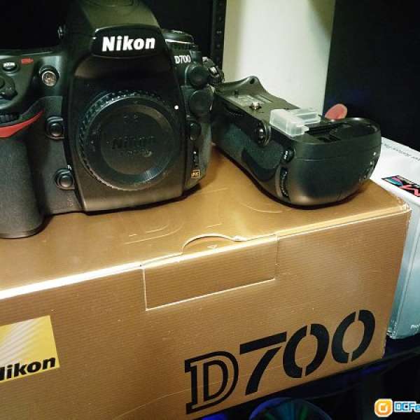 Nikon D700 連99%新美科直倒 (快門32144)