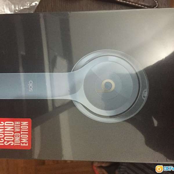 Beats solo 2 ( space grey)apple back to education MacBook