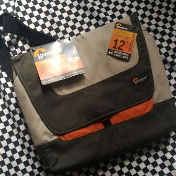 Lowepro Fits most 12" widescreen notebooks bag