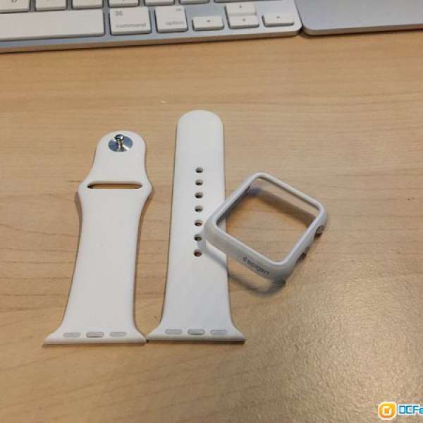 Apple Watch 38 毫米白色運動錶帶 連spigen運動殻