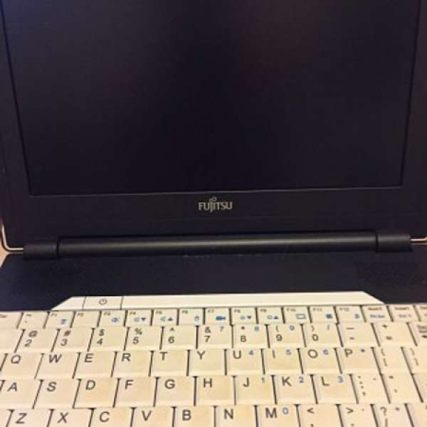 出售 Fujitsu M1010 Netbook