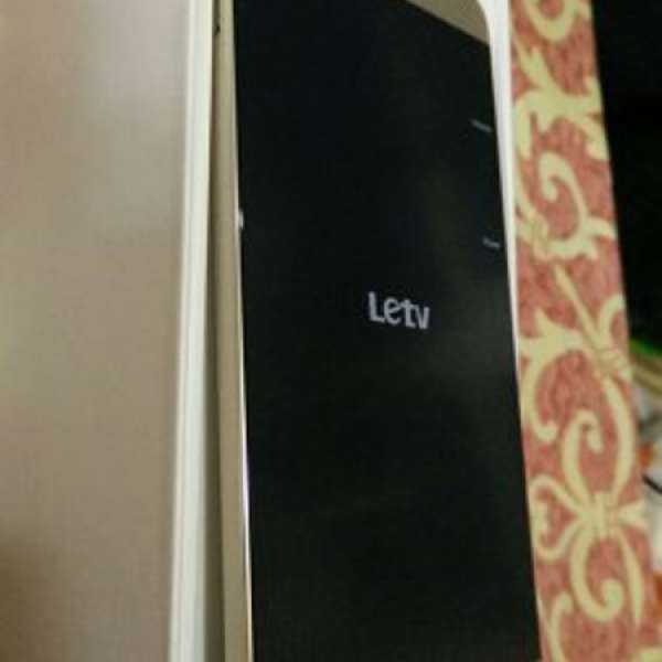 全新 letv le 1s (金色) 昨晚收貨 已貼玻璃貼