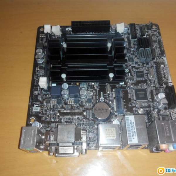 ( ITX) 新淨ASROCK Q1900-ITX 底板連背板 (保養至2017年6月)