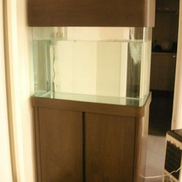 玻璃金魚缸連櫃和用具