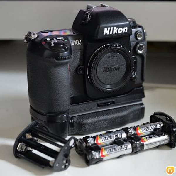 Nikon F100 (film camera) 連原廠直倒 MB-15