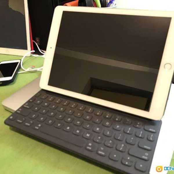 Ipad Pro 9.7 128GB Silver (wifi) + Smart Keyboard