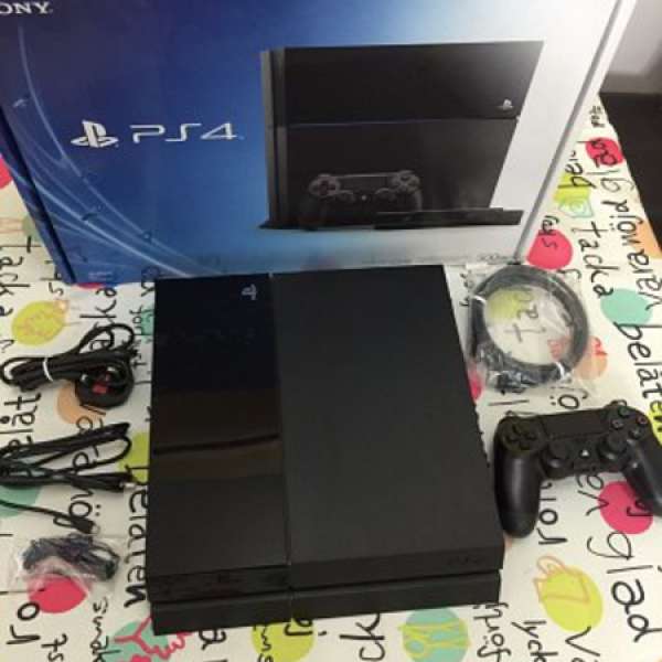 賣 極新淨PS4 極致黑 500GB (CHU-1006A 港版行貨) 100%正常