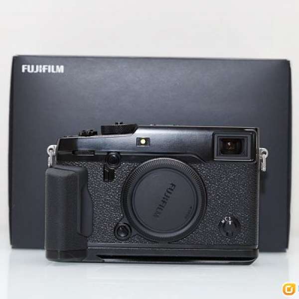 Fujifilm Xpro-2 + handgrip