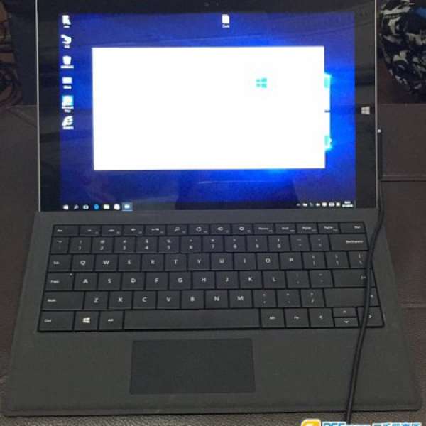 Surface pro3 ,i3 CPU ,4GB 內荐，64GB硬盘＋64GB sd卡