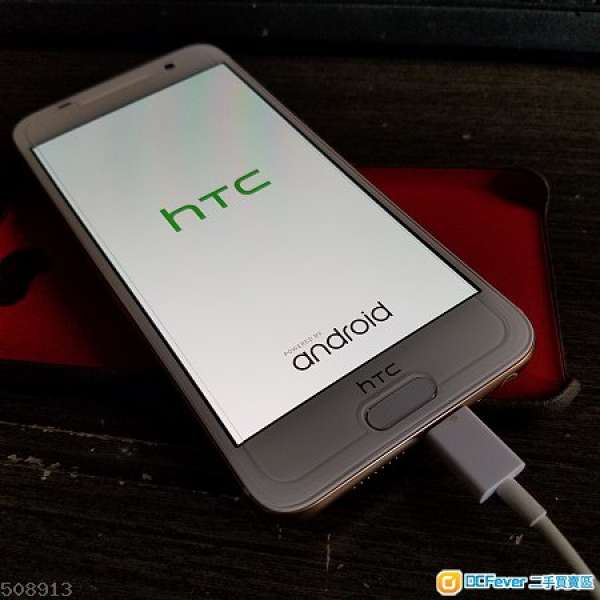放96%新HTC A9港行32G金色單機連線